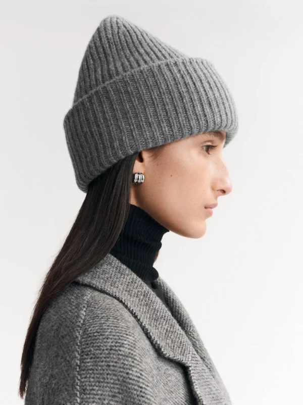 Soft Goat - Ribbed Beanie Grey